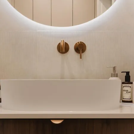 Golden Hour Sauna, Silownia, Parking - - Fair *