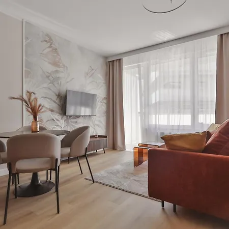Golden Hour Sauna, Silownia, Parking - - Fair *